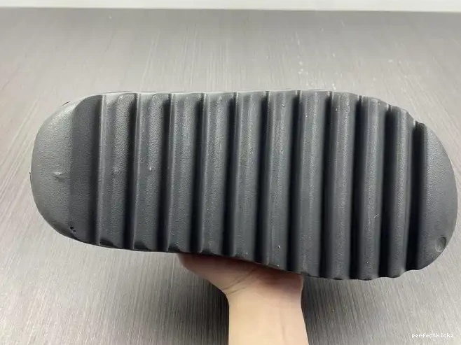 HQ6448 Yeezy Adidas Slide Onyx 0521